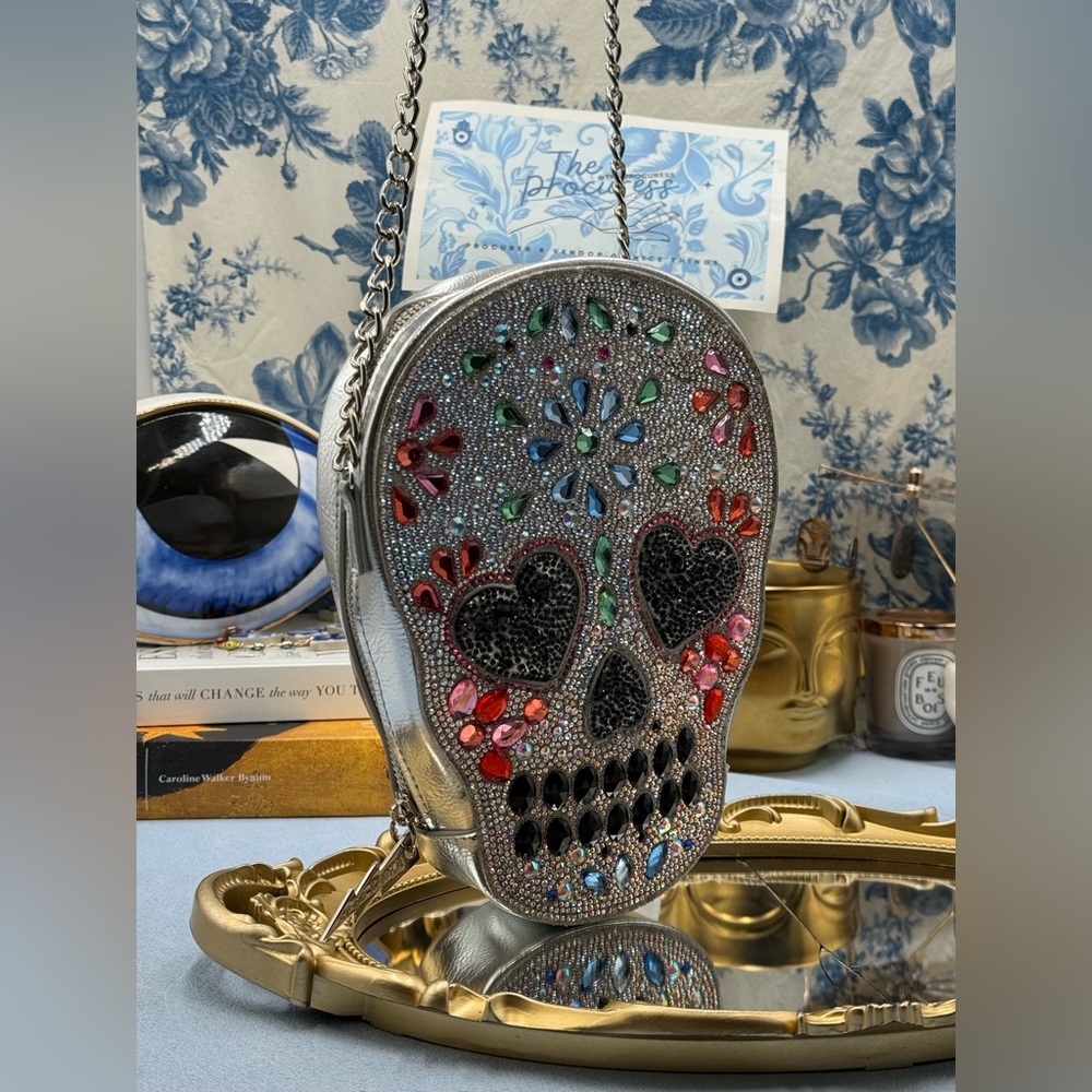 🆕 BETSEY JOHNSON 🧿 NWOT Bone-Jour Sugar Skull Crossbody Bag, Silver & Rainbow - Picture 3 of 16